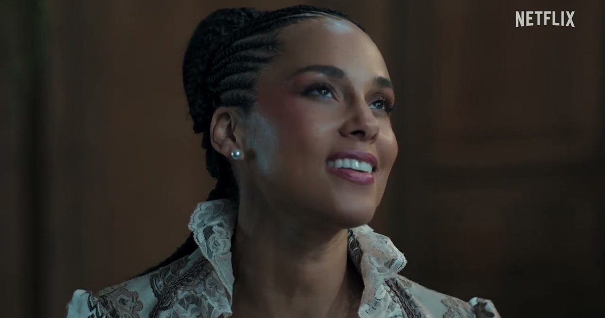 Alicia Keys performing at the Queen Charlotte premiere